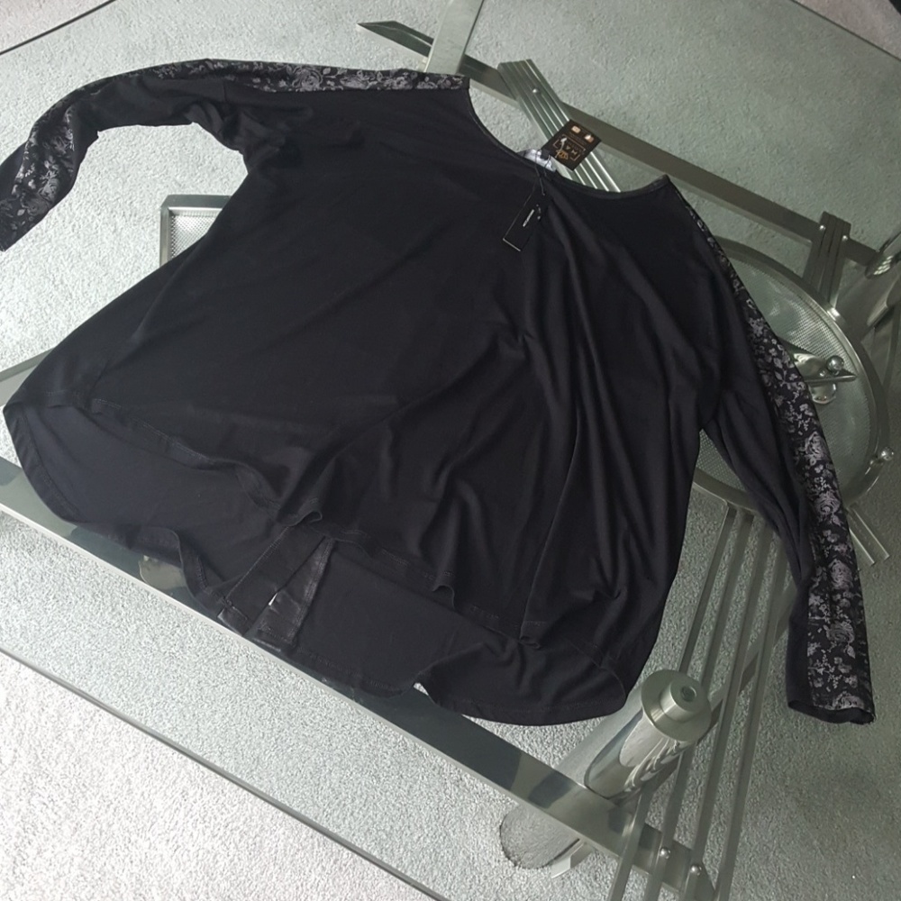 Full-figured Fashionista. 3x. Black w/ gray print